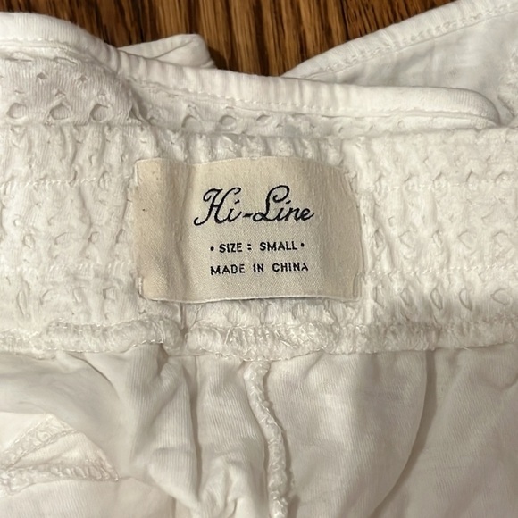 Hi-Line Woman’s White Shorts Size Small - Picture 5 of 5